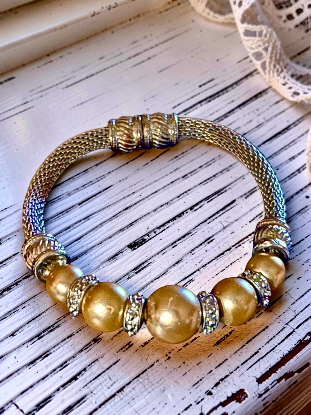Chico's Faux Beige Pearls Mesh Metal Stretch Silver Tone Magnetic Closure 8.5"